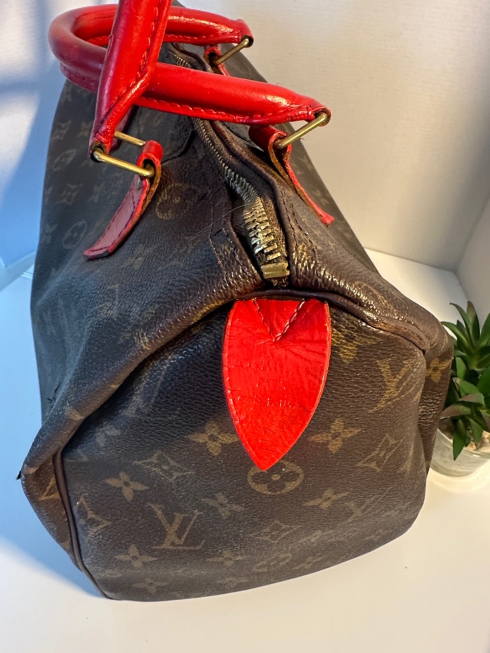 Louis Vuitton Monogram Speedy 30
Date Code SD0090
12” x 9” x 7” - Picture 5 of 14